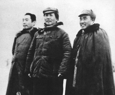 朱德和毛澤東、周恩來在延安機(jī)場