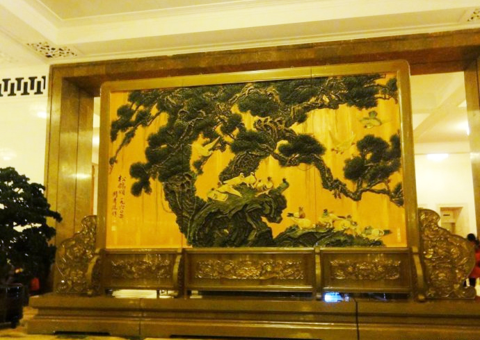 人民大會堂屏風(fēng)《松鶴頌》