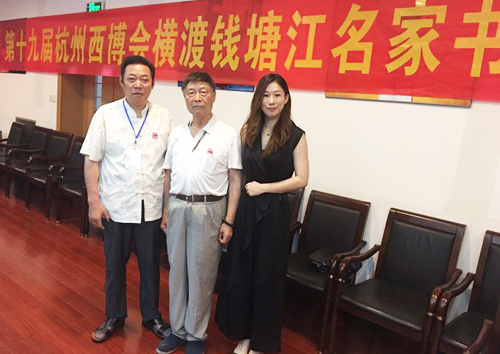 馮雪林老師和中國鄉(xiāng)土藝術(shù)協(xié)會人民畫院杭州分院院長何斌合影