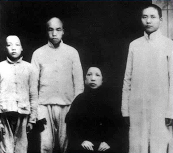 1919年毛澤東、毛澤民、毛澤覃和母親生前照