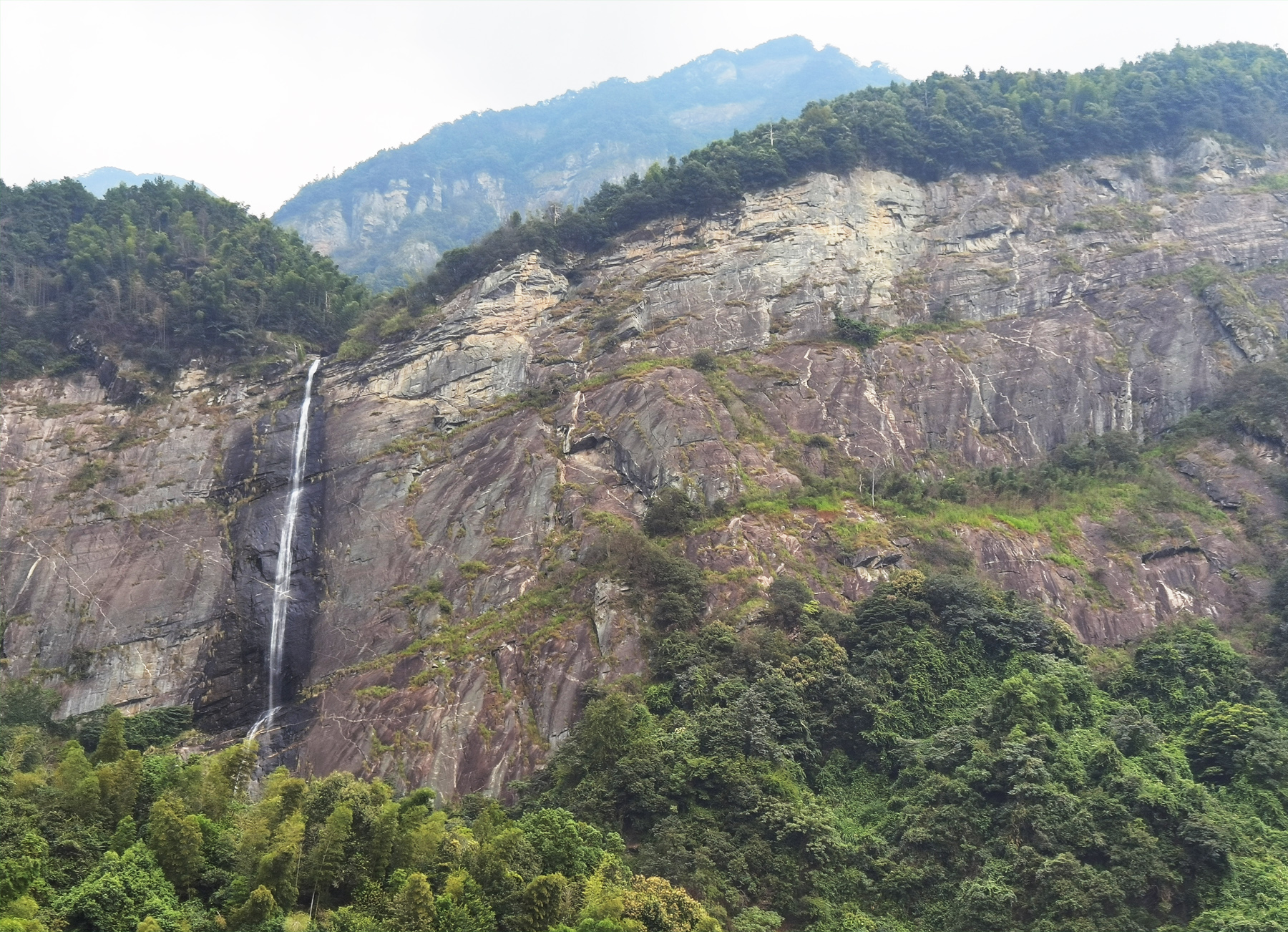遠望廬山